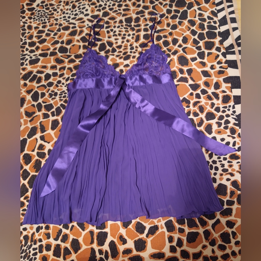 Victoria Secret 💜Purple 💜Lace Chemises/ Slips💜with adjustable straps 💜M